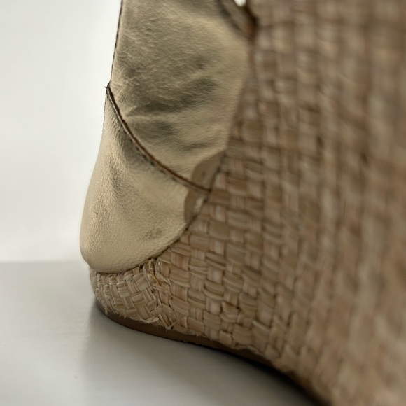 Lilly Pulitzer Gold Gigi Wedge - Picture 10 of 11